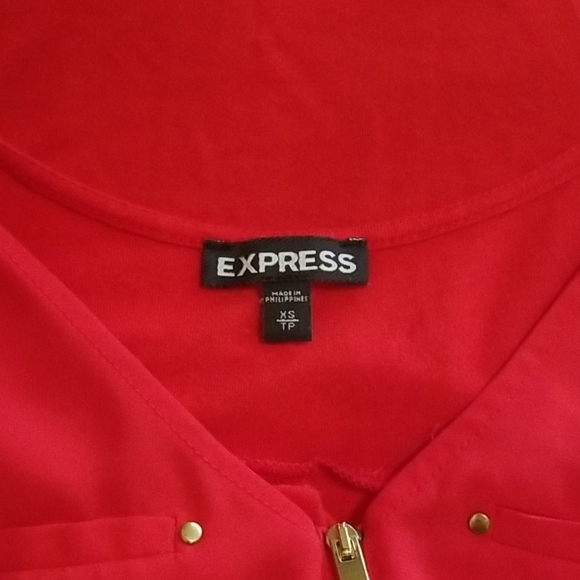 Express Red Top - Picture 5 of 5